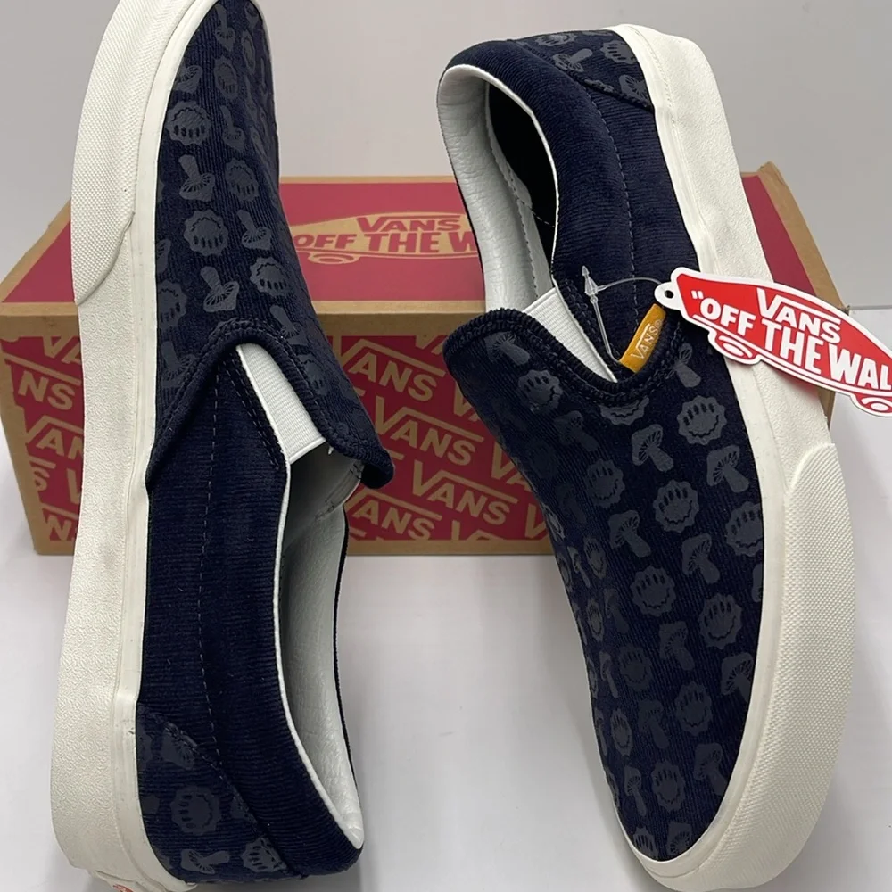 Vans Men’s Classic Slip-On
Trippy Cord Dark Navy
VN0A7Q5DDNV Sneakers - Picture 11 of 16